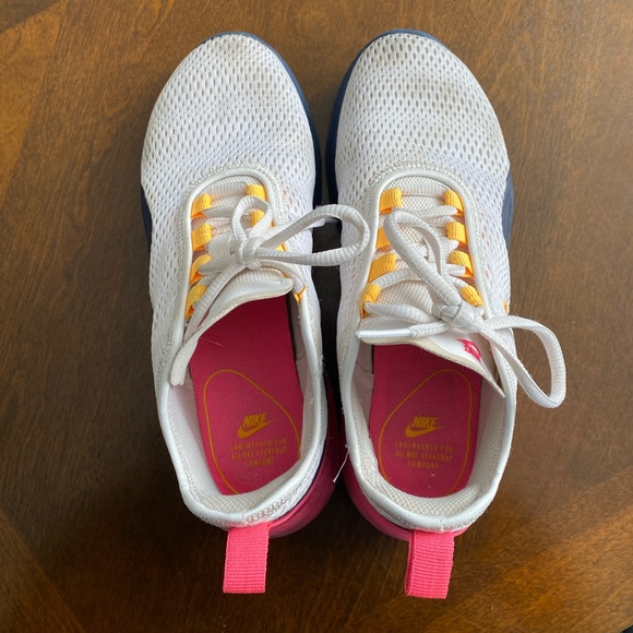 Nike sneakers - Picture 2 of 4